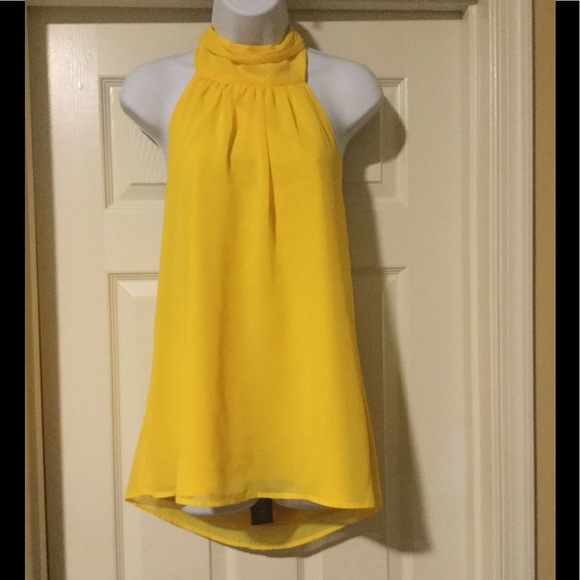 EVA MENDES Tops - 😍 YELLOW TOP 😍